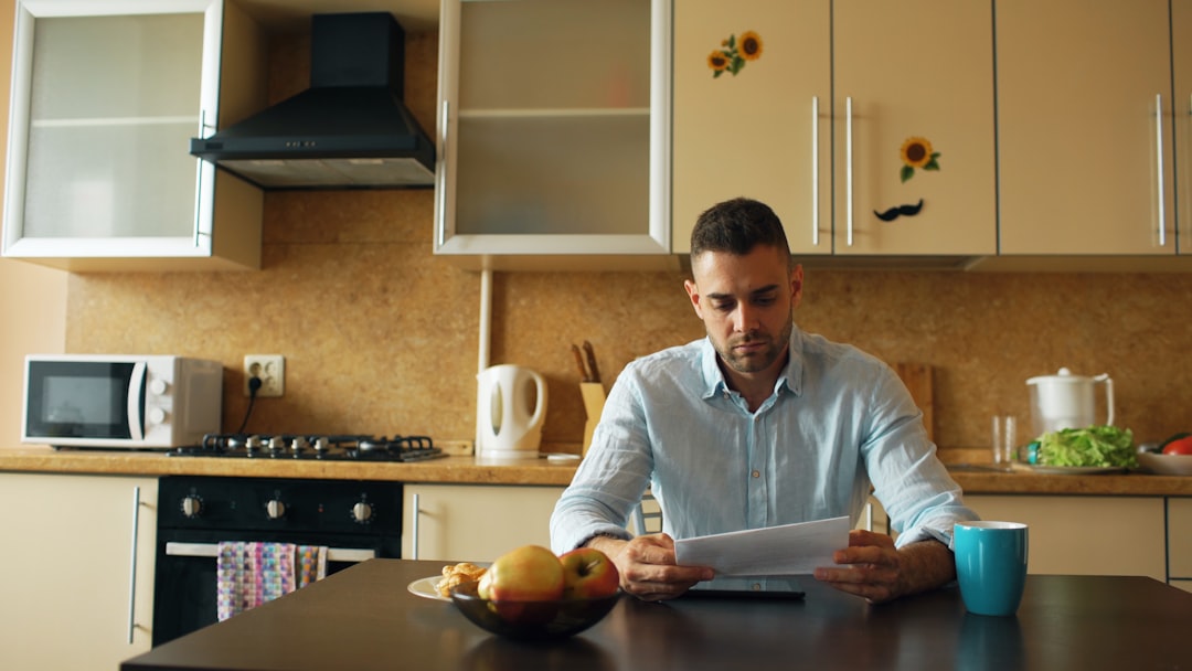 Top 5 greșeli din facturile de energie ale românilor (și cum le eviți)